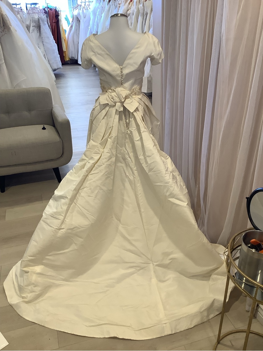 “C5” Vintage Ivory A-Line Dress with Bow Back - Picture 2 of 10